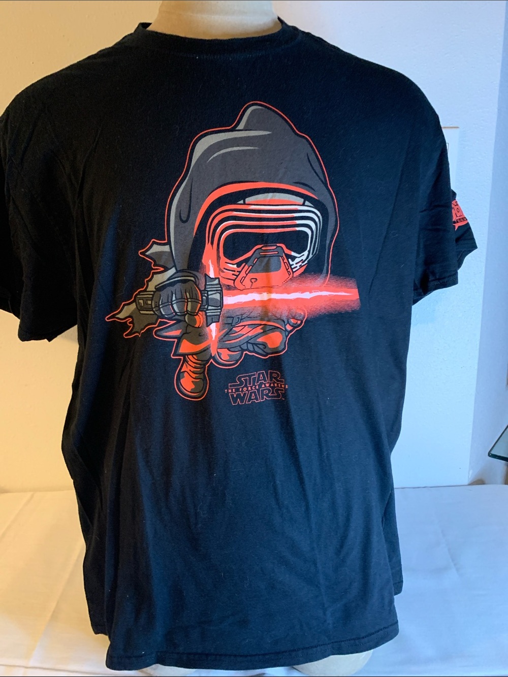 STAR  WARS. Black Tee with Red and Gray Kylo Ren Graphic.
Size 2 XLarge
